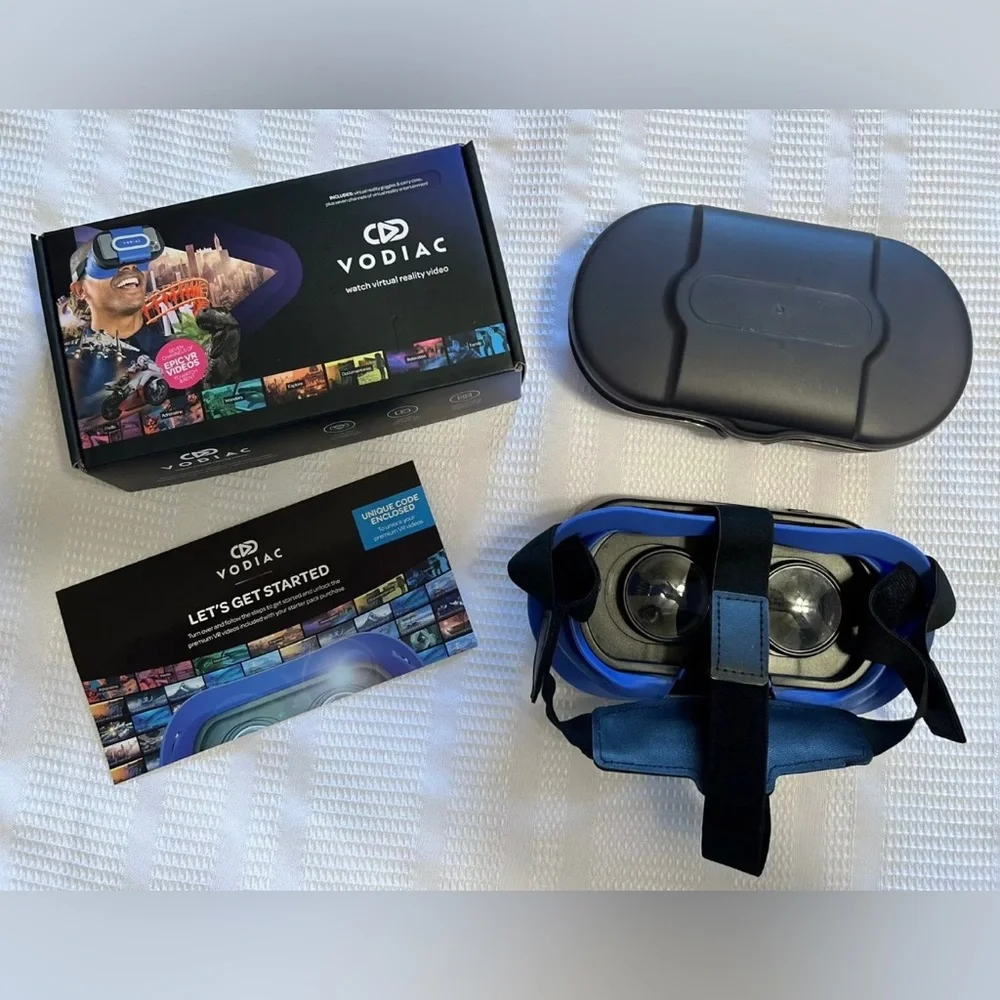 Vodiac VR - Virtual Reality Goggles, Carry Case, Free VR Videos NEW in Box